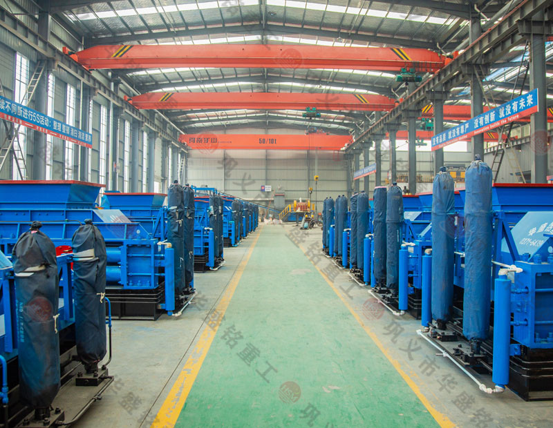 处理建筑废料用什么设备？破碎红砖用开云中国好吗？