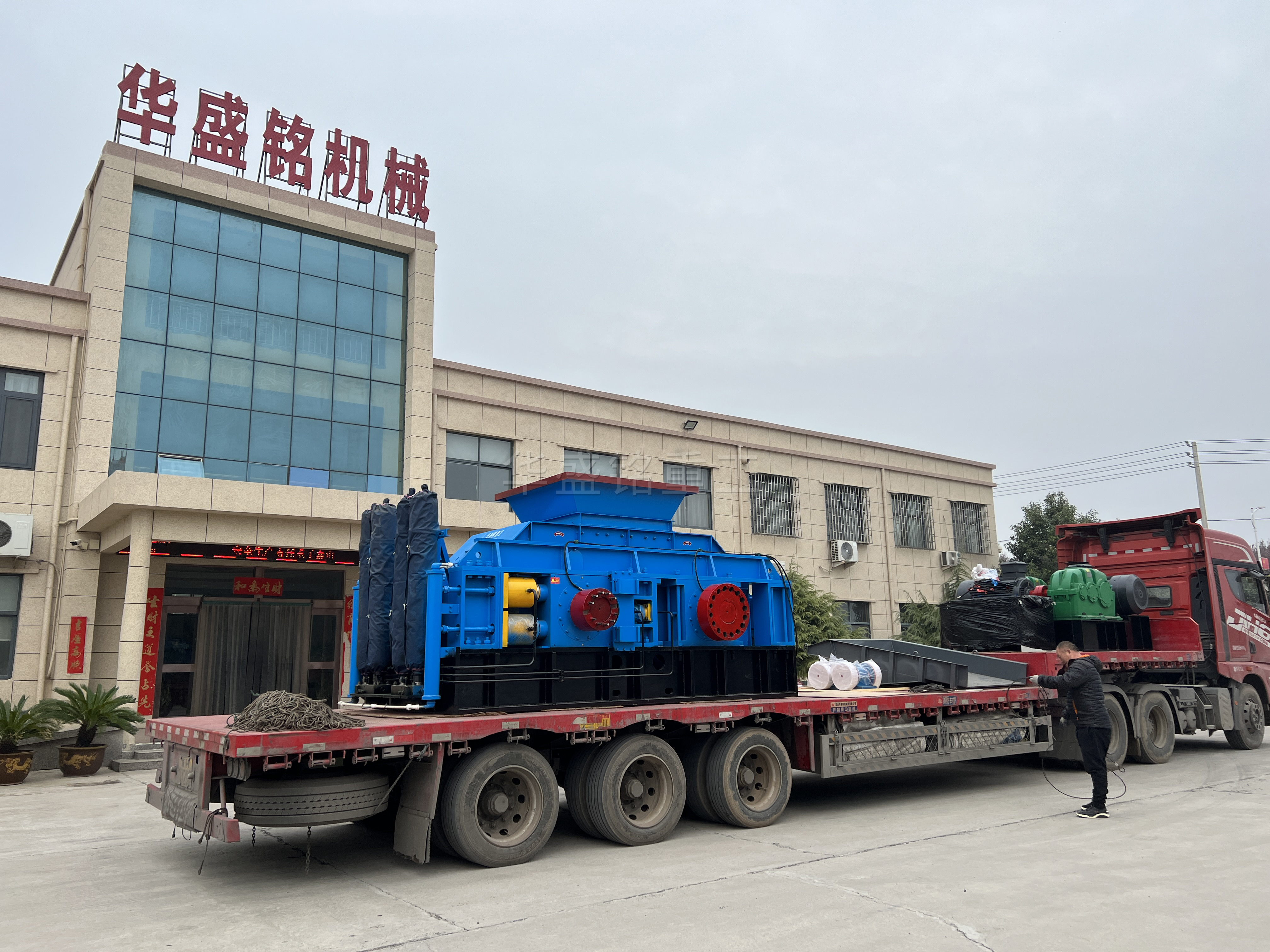 1510型液压对辊破碎机 1510型液压对辊破碎机