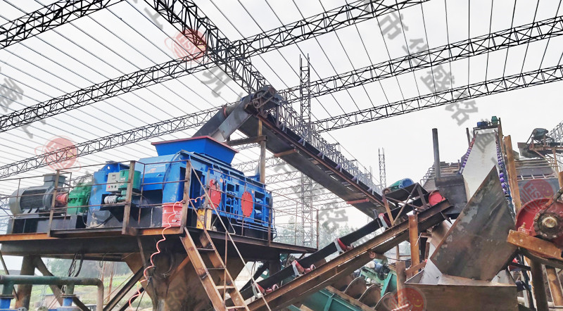 开云官方网页版对辊破碎机发往云南普洱制砂现场